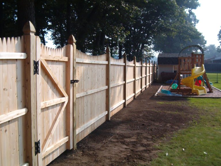 yard construction fence install